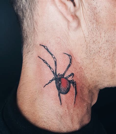 tatuajes en la garganta pequeos|Tatuajes en la garganta: 35 diseños en HD que te encantarán